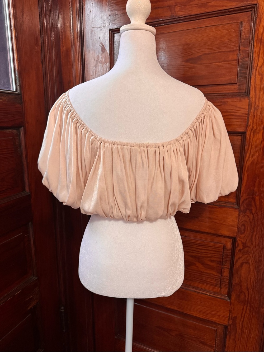 Boutique Cropped Off-Shoulder Top - Picture 3 of 8